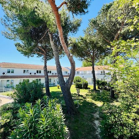 Artemia Aigues-Mortes - Hotel Avec Piscine Bagian luar foto