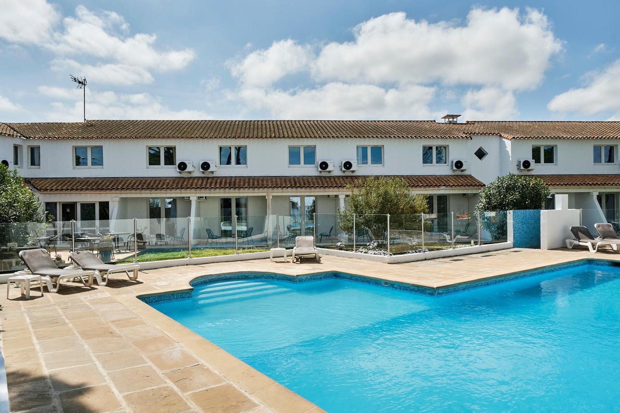 Artemia Aigues-Mortes - Hotel Avec Piscine Bagian luar foto