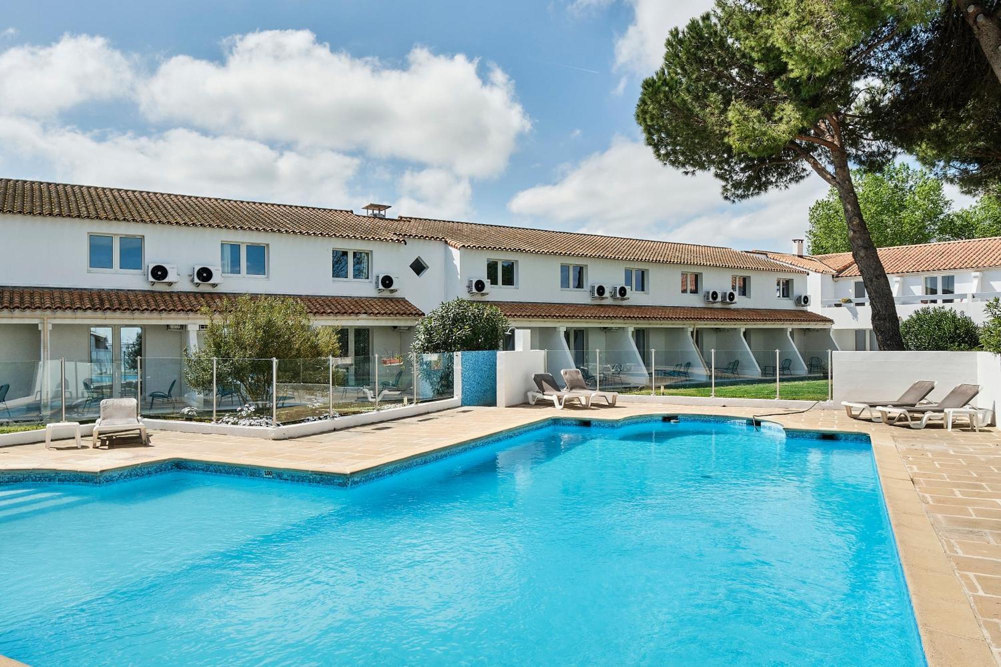 Artemia Aigues-Mortes - Hotel Avec Piscine Bagian luar foto