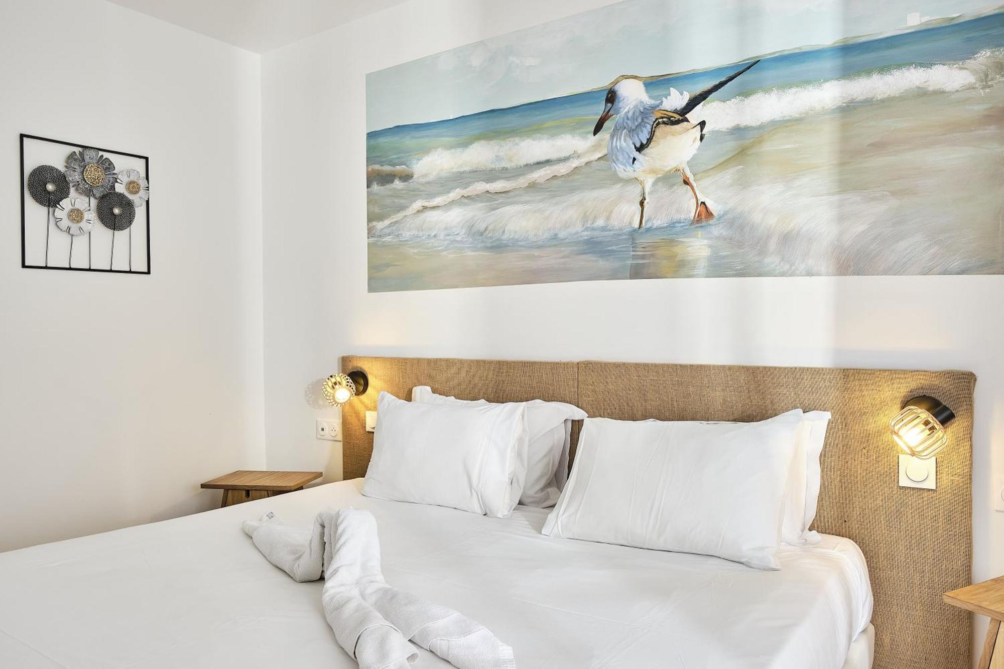 Artemia Aigues-Mortes - Hotel Avec Piscine Bagian luar foto