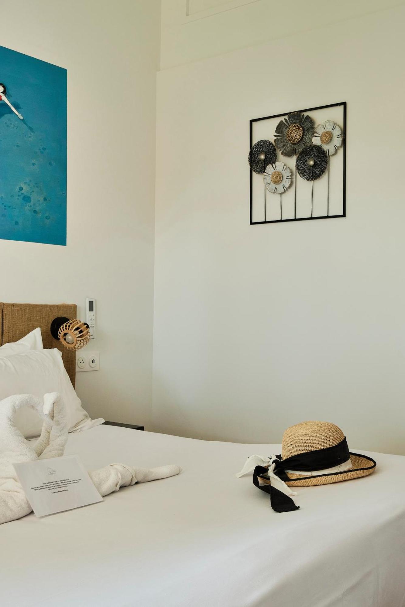 Artemia Aigues-Mortes - Hotel Avec Piscine Bagian luar foto