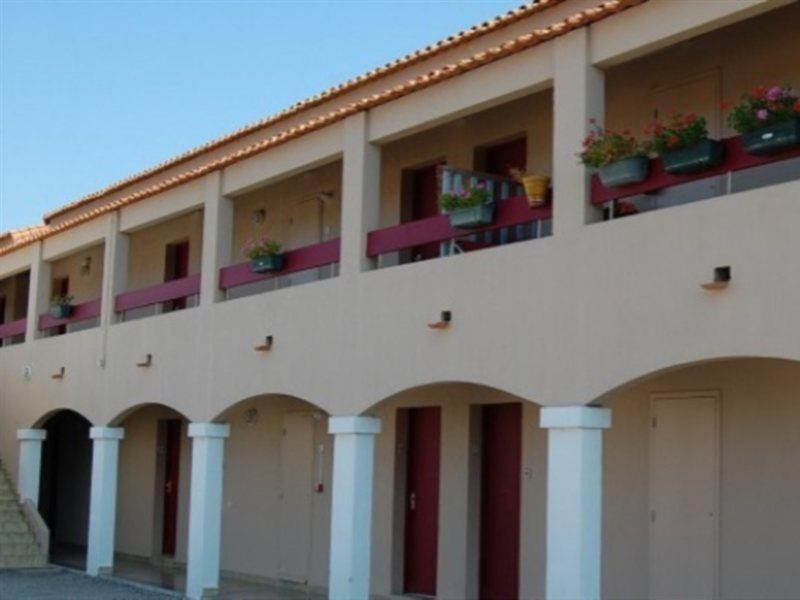 Artemia Aigues-Mortes - Hotel Avec Piscine Bagian luar foto