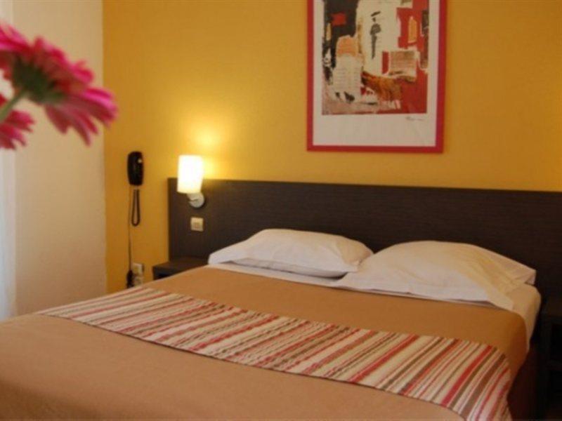 Artemia Aigues-Mortes - Hotel Avec Piscine Bagian luar foto