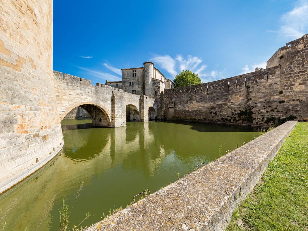 Artemia Aigues-Mortes - Hotel Avec Piscine Bagian luar foto