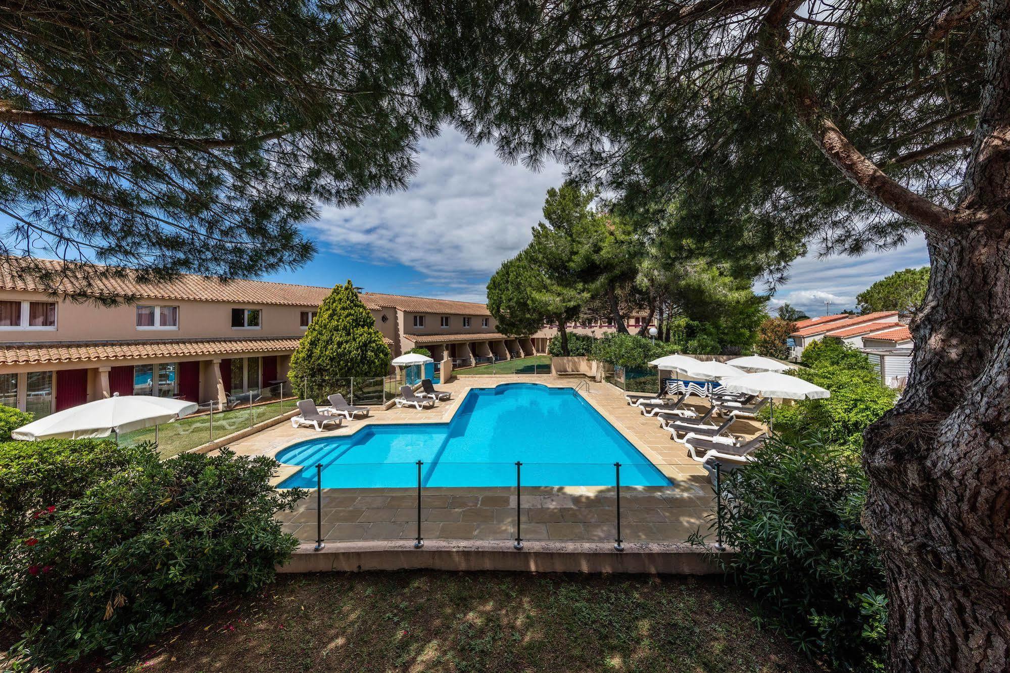 Artemia Aigues-Mortes - Hotel Avec Piscine Bagian luar foto