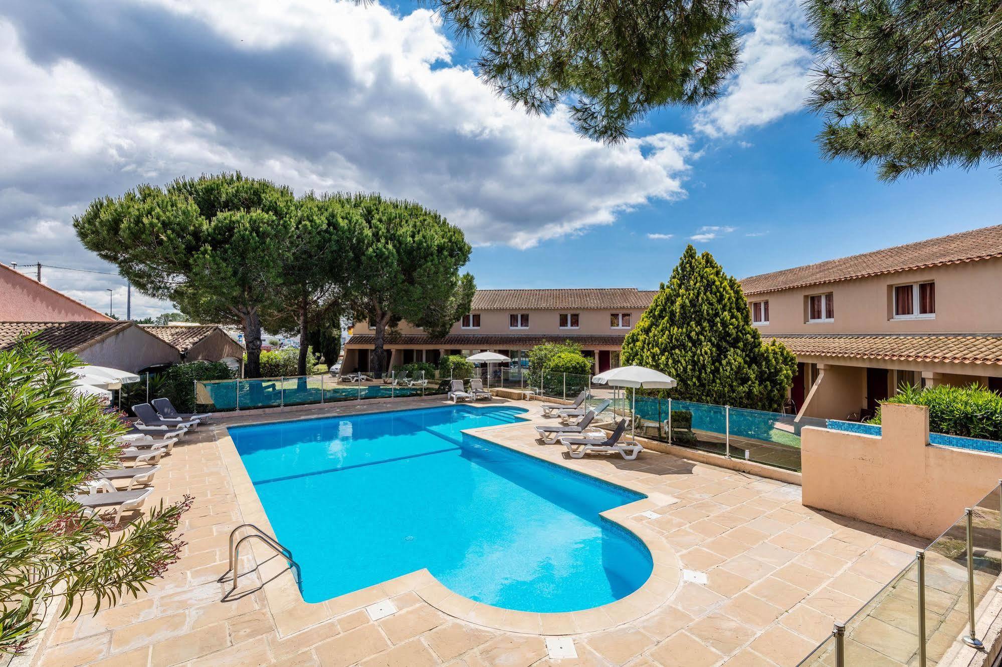 Artemia Aigues-Mortes - Hotel Avec Piscine Bagian luar foto